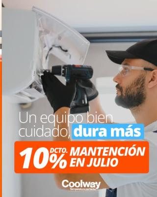 Técnico haciendo mantención a un aire acondicionado
